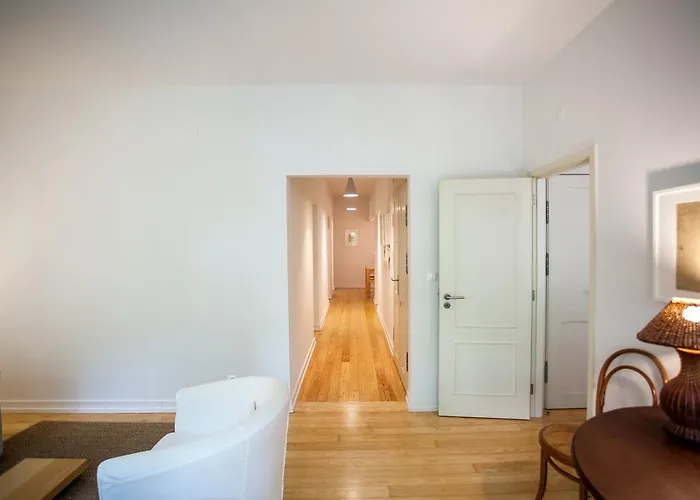 Elegance & Charm By Lovelystay